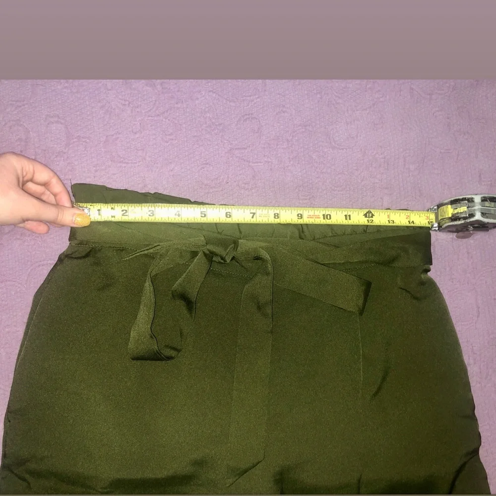 Adorable Dressy Pants 💚 - Picture 9 of 10